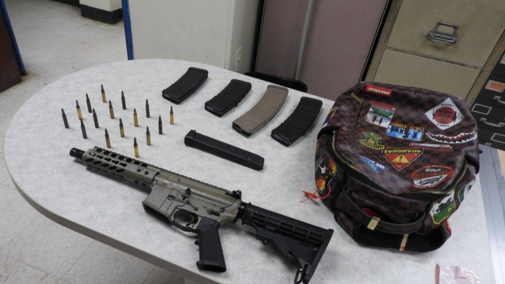  Fotos: Arrestan dos chamaquitos de 21 a&ntilde;os y un &ldquo;Don&rdquo; de 56 durante allanamientos en Ciales y Manat&iacute; 