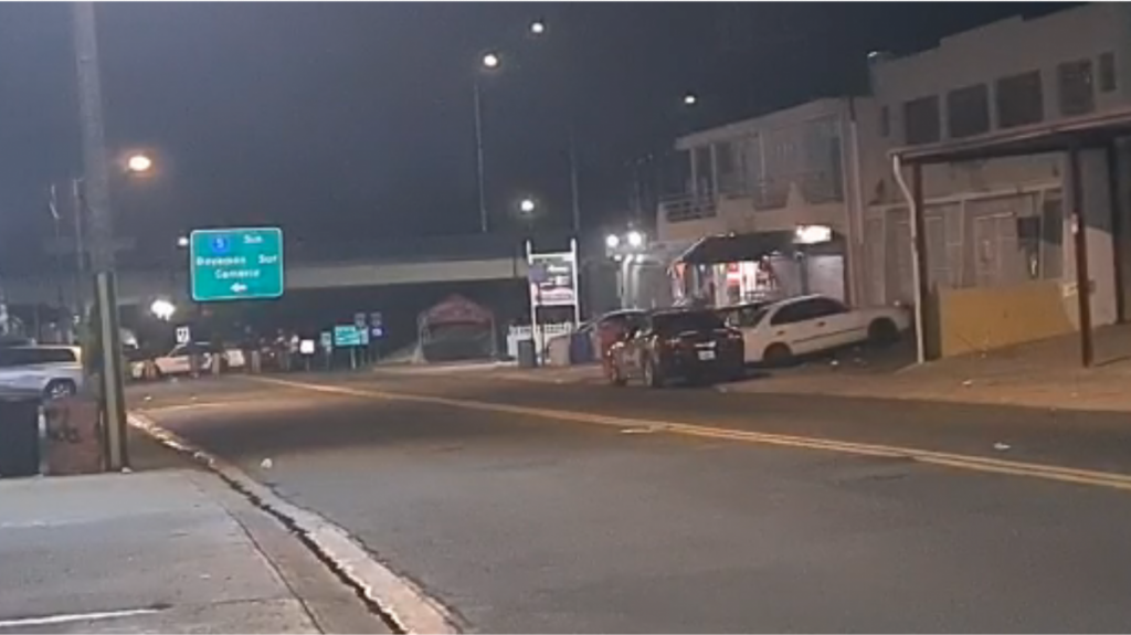  Video: Pelea en negocio de Bayam&oacute;n termina con un hombre y una mujer muertos y otros tres heridos 