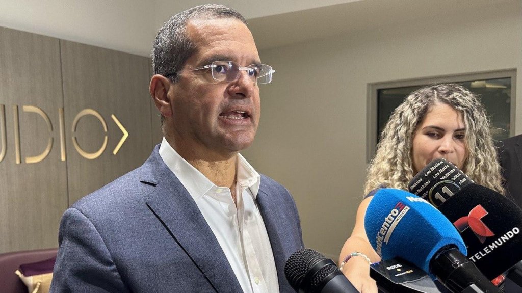  Gobernador dice que él no trabaja por la paga, pero hay que evaluar el tema 