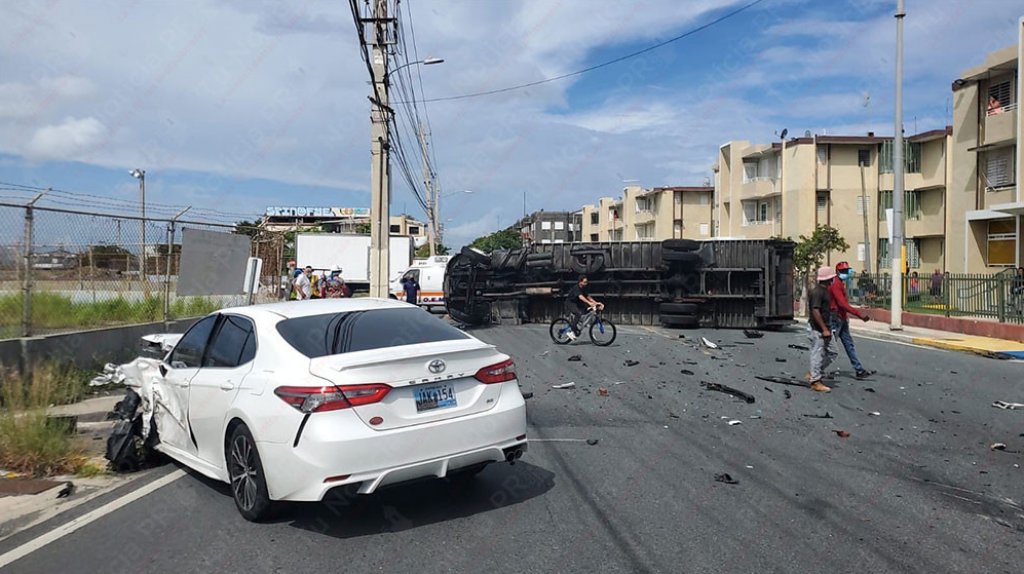  Video: Se registra accidente de transito con un cami&oacute;n Volcado en Santurce 