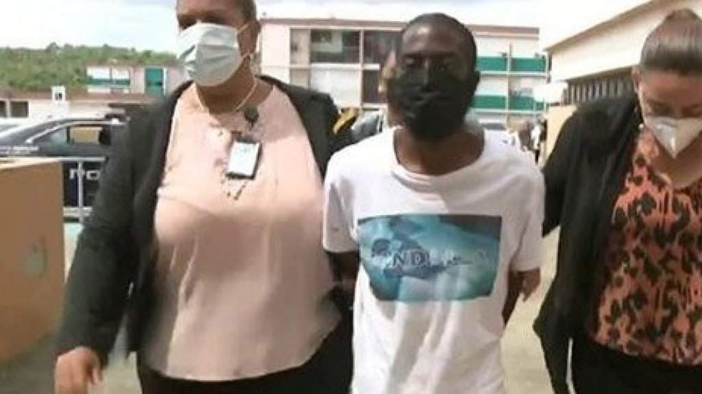  Video: A la c&aacute;rcel turista que intent&oacute; estrangular a un sargento en el Luis Mu&ntilde;oz Mar&iacute;n 