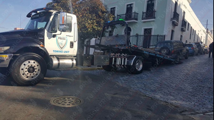 Comienzan a remover en grÃºa de la policÃ­a los vehÃ­culos en las calles de San Juan  