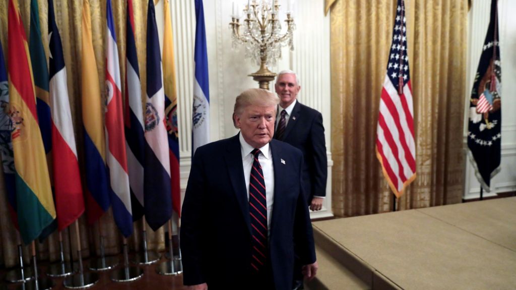  Trump vuelve a quejarse de "acoso" en medio de pol&eacute;mica y ataca a dem&oacute;cratas 