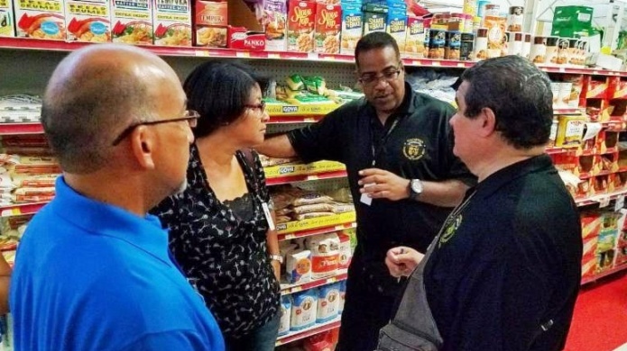 Personal de Hacienda y del DACO inspeccionan decenas de comercios