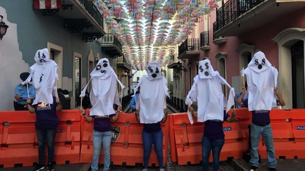  Con &ldquo;fantasmas&rdquo; advierten sobre grave problema de corrupci&oacute;n en el Departamento de Educaci&oacute;n 