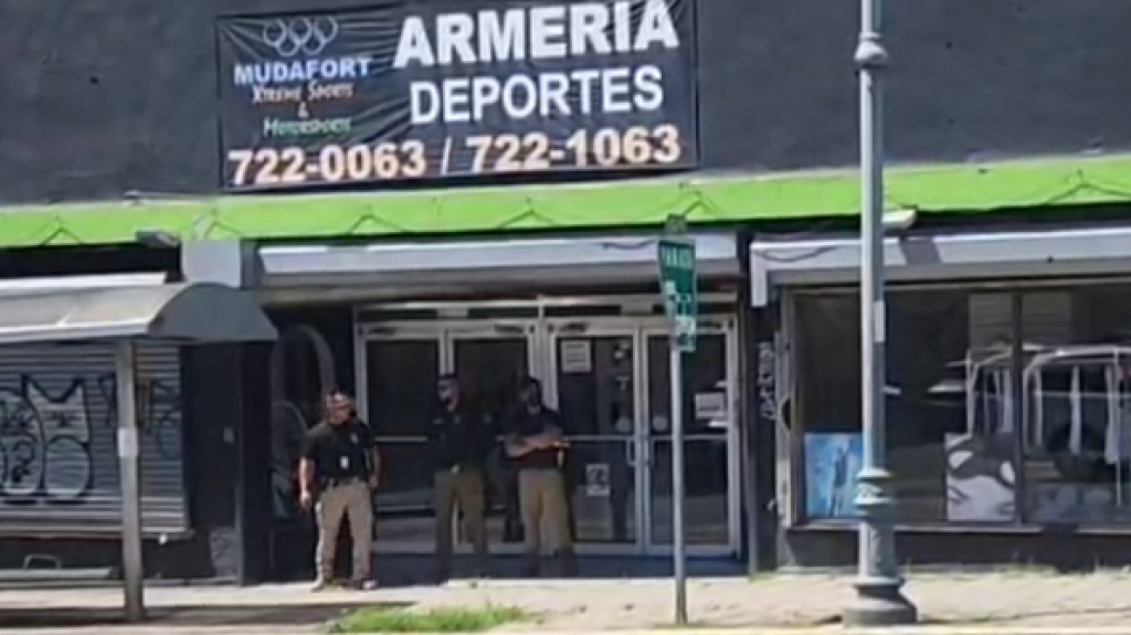  Video: Federales allanan Armeria en Santurce 