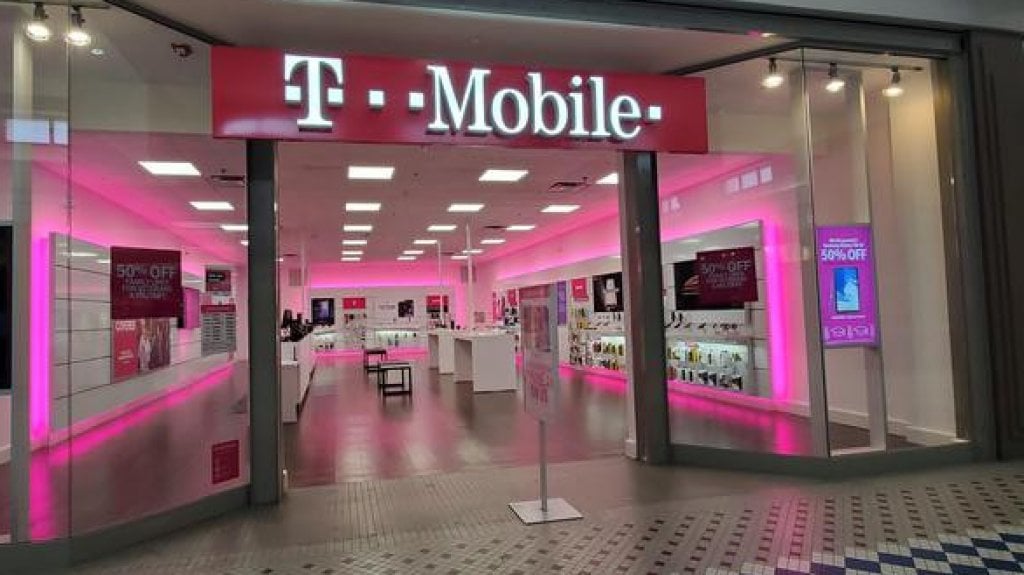  Hackers logran acceso a datos de millones de clientes de T-Mobile 