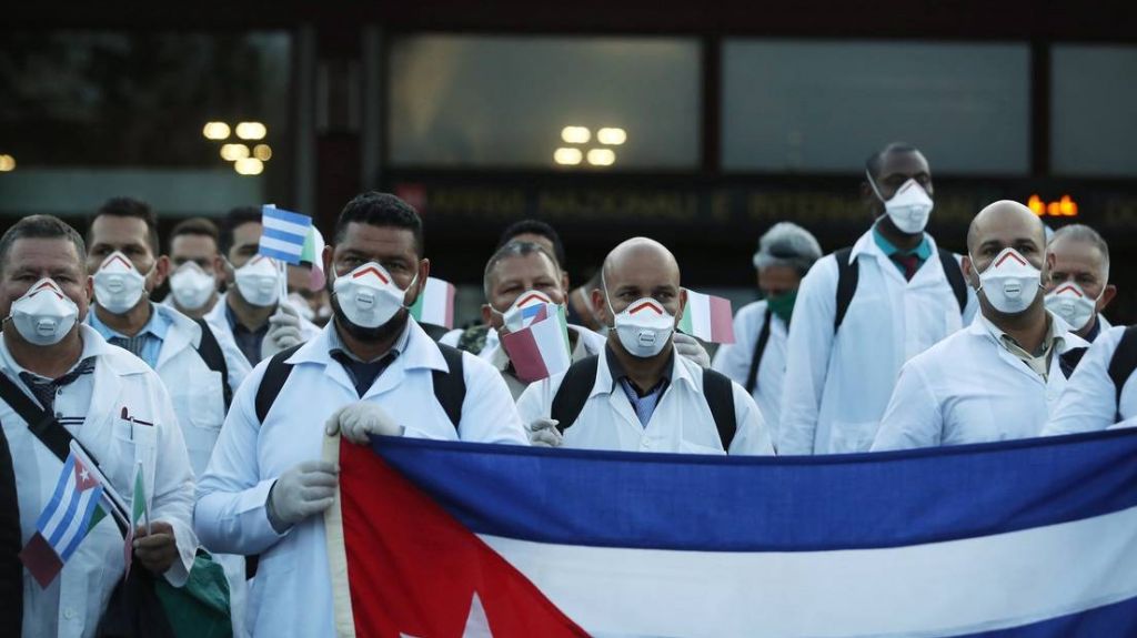  12 pa&iacute;ses reciben ayuda de m&eacute;dicos cubanos para superar el covid-19 