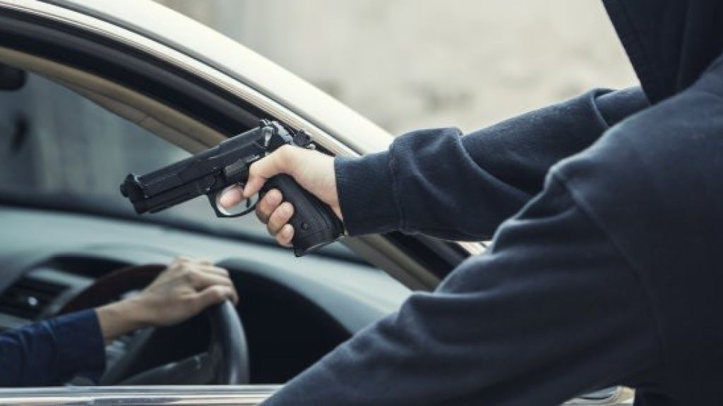  Tr&iacute;o comete carjacking en San Lorenzo 
