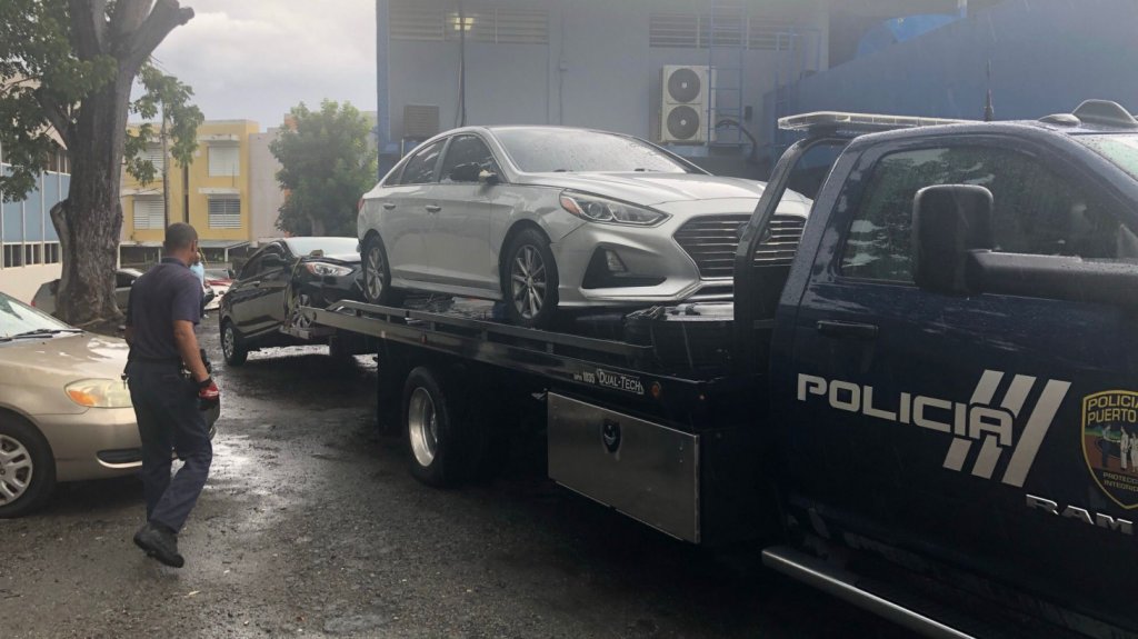 Recuperan dos veh&iacute;culos robados durante intervenci&oacute;n en residencial de Fajardo 