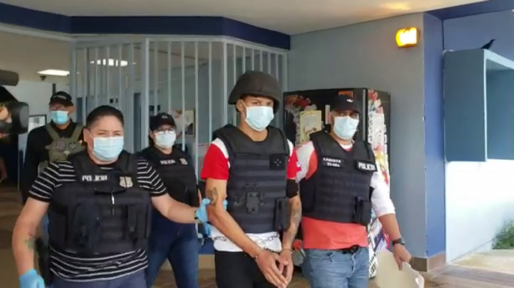  Video: Bajo fuertes medidas de seguridad llevan a la c&aacute;rcel a &ldquo;Chamaquito&rdquo; que mat&oacute; a dos en Guaynabo 