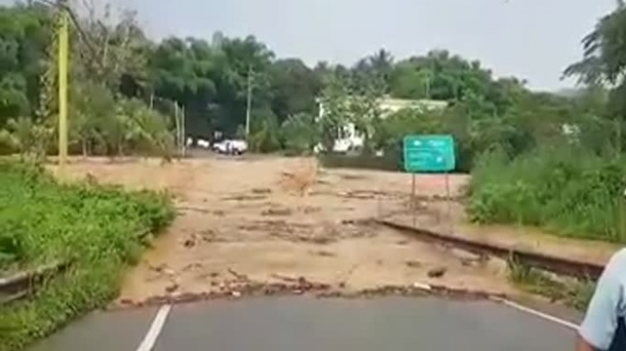 Video: Golpe de Agua en Utuado provoca cierre de carreteras  