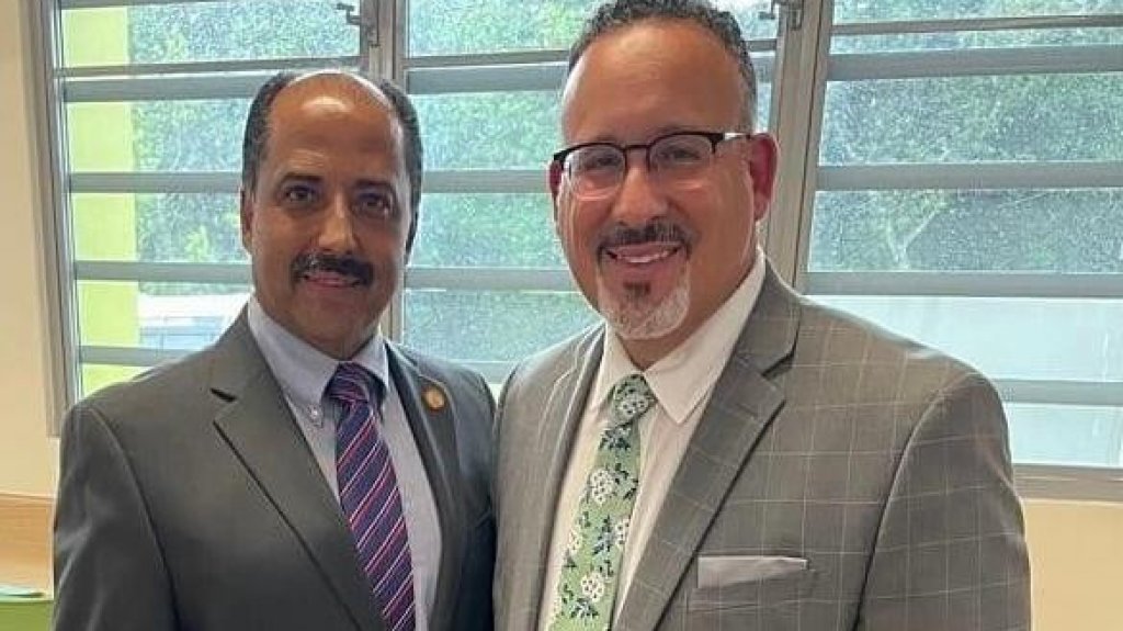  Escuelas destruidas del sur fueron tema central en reuni&oacute;n del Secretario de Educacion Federal y el senador por el distrito de Ponce Ram&oacute;n Ruiz Nieves 