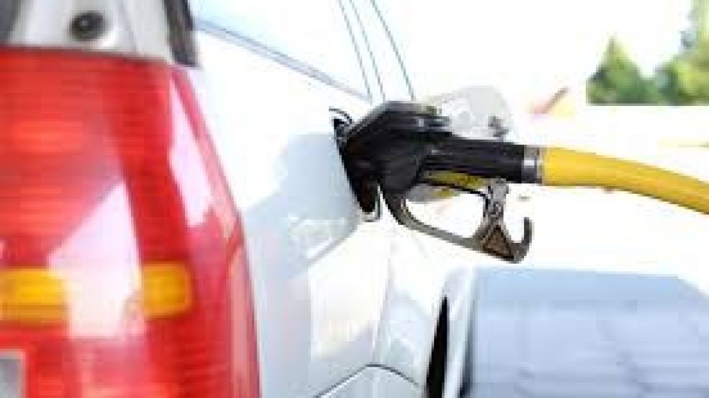  Esperan tendencia de reducci&oacute;n precio de gasolina en las bombas 