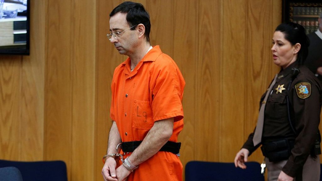  Condenan a un m&aacute;ximo de 125 a&ntilde;os de prisi&oacute;n a Larry Nassar por m&aacute;s de 150 casos de abuso 