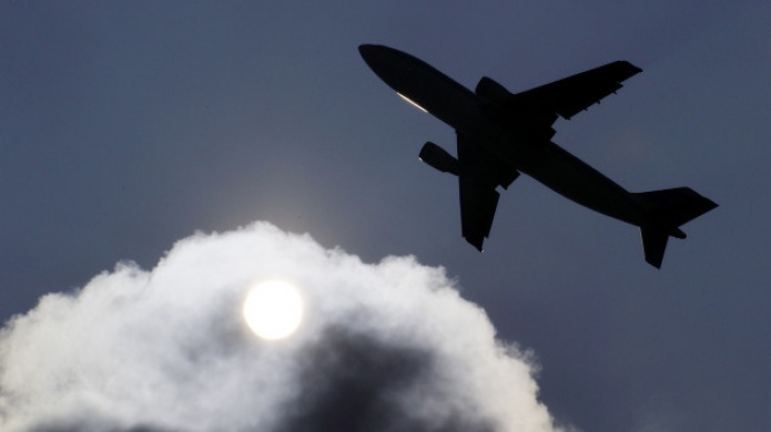 Crisis aÃ©rea: AerolÃ­neas suspenden su servicio hacia Venezuela