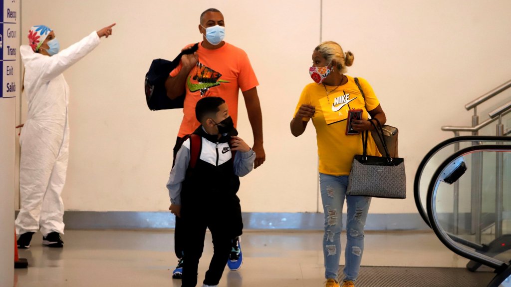  Puerto Rico se abre al turismo mientras lucha contra el aumento de casos 