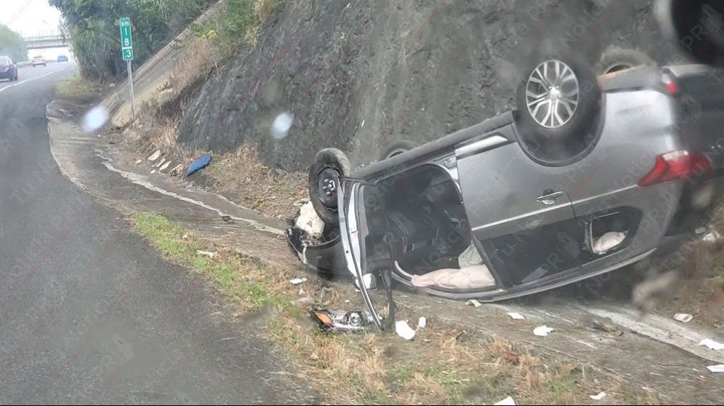  Video: Un veh&iacute;culo volcado en Naranjito desde por la ma&ntilde;ana y nadie sabe que pas&oacute; 