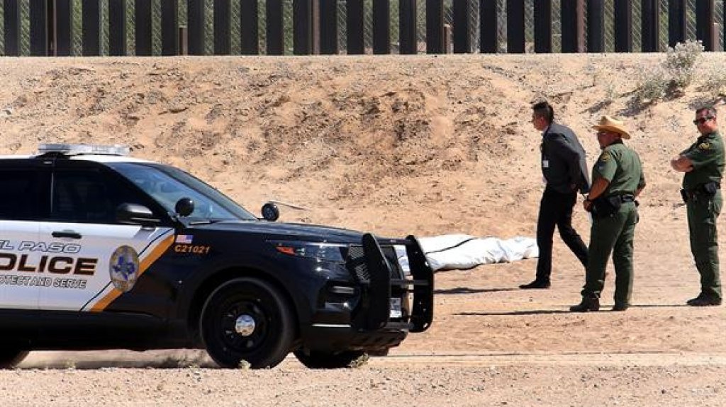  Muere migrante mexicano al intentar escalar la valla fronteriza en Texas 