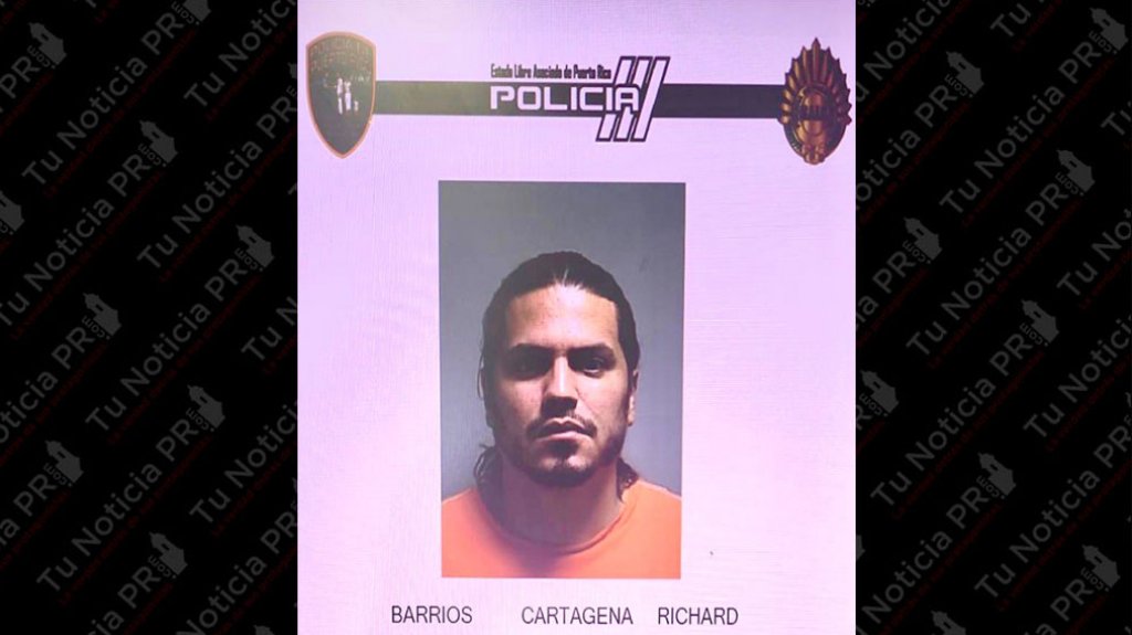  Ten&iacute;a portaci&oacute;n y lleg&oacute; a u un negocio de Ponce donde le apunto con su arma a varias personas 