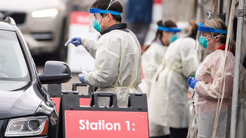  EEUU entra en la tercera ola de la pandemia con 140.000 casos diarios 