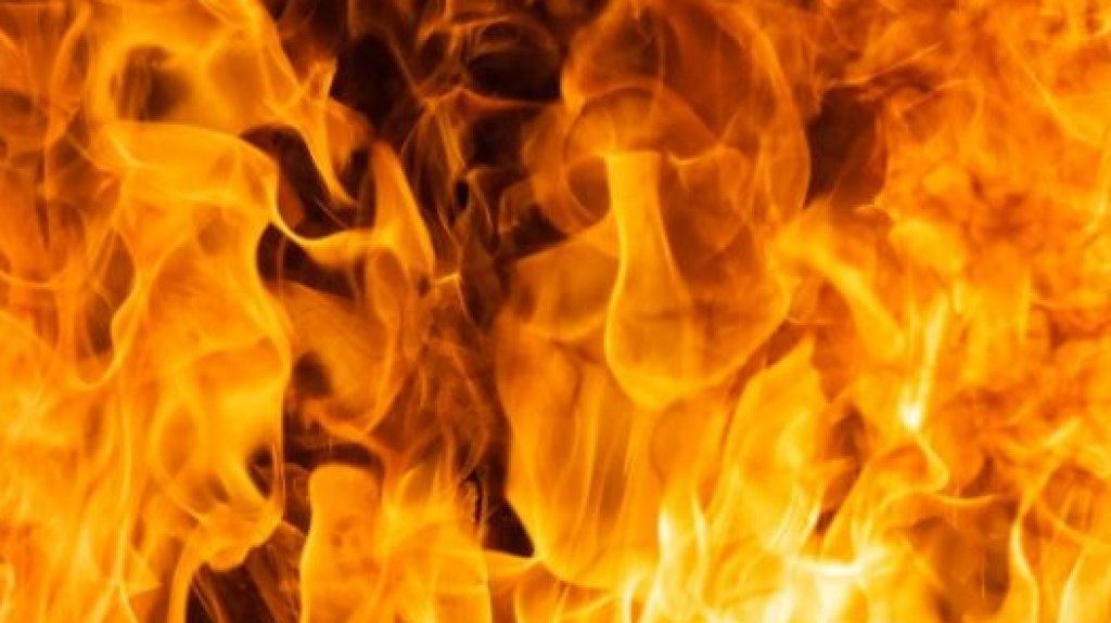  Reportan incendio intencional de cuatro veh&iacute;culos en Caguas 