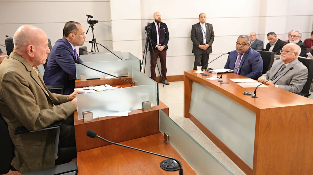  Larry Seilhamer y ex alcalde de Salinas arremeten contra Hacienda por oponerse a proyecto sobre cambio clim&aacute;tico 