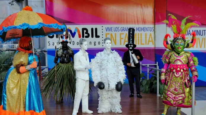 En PR las arrestan, pero las estatuas vivientes son exhibidas por el Ministerio de Cultura de la RepÃºblica Dominicana