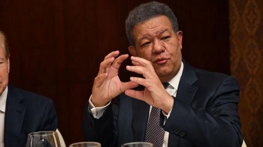  Fernández acusa a la cúpula del gobierno de presionar a algunos empresarios para que no le donen recursos para la campaña 