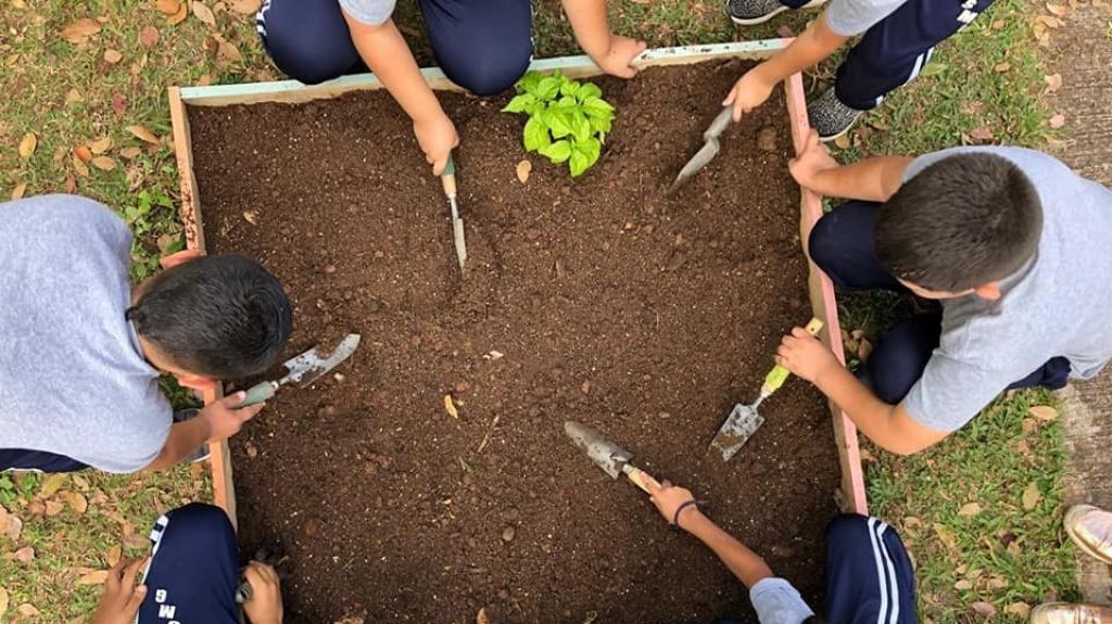  Entregan 450,000 d&oacute;lares a cinco organizaciones que tienen un compromiso con la reducci&oacute;n de la pobreza 