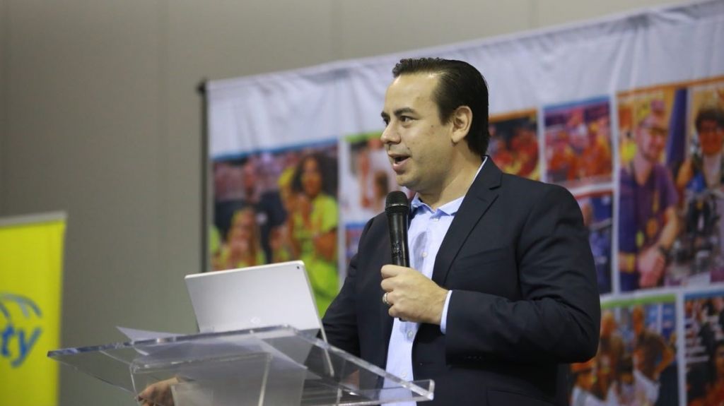  William Villafa&ntilde;e reconoce participantes de &ldquo;First Lego League Challenge&rdquo; 