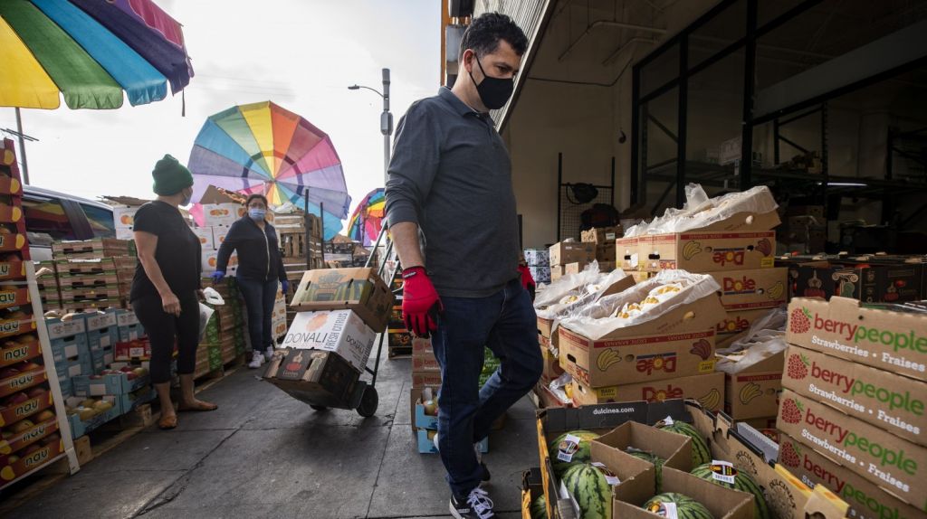 Alcaldesa arremete contra uso obligatorio de mascarilla en California 