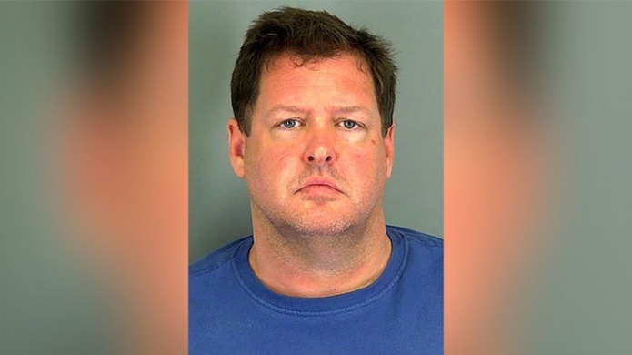 "Encadenada como un perro": Encuentran a una mujer en la propiedad de un abusador sexual