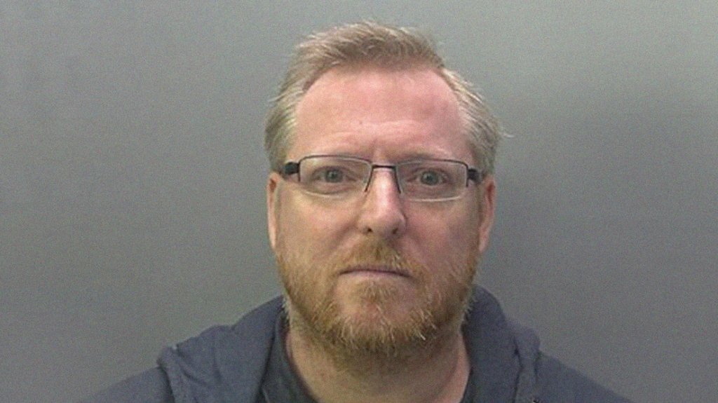  Condenan a cuatro a&ntilde;os de c&aacute;rcel a un masajista por grabar en secreto a m&aacute;s de 900 mujeres desnudas 