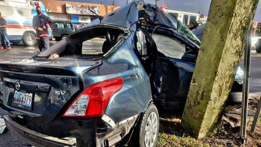  Muere conductor al impactar un poste de cemento en Bayam&oacute;n 