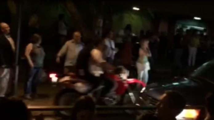 Video: Motociclistas siembran el terror en Placita de Santurce