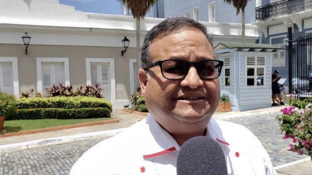  Alcalde de Caguas contrata compa&ntilde;&iacute;as para recoger escombros del DTOP 