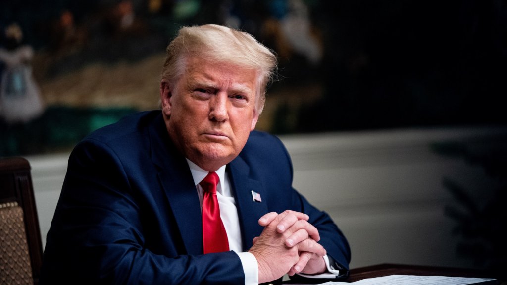  Trump insinua que dejar&aacute; el cargo, si el colegio electoral vota por Biden 