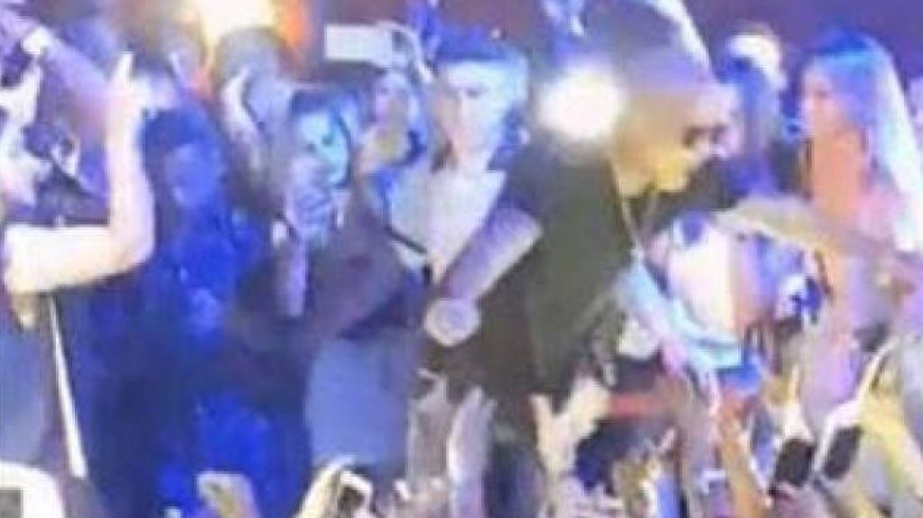  Video: Reguetonero argentino se lanzó al público pero nadie lo recibió 