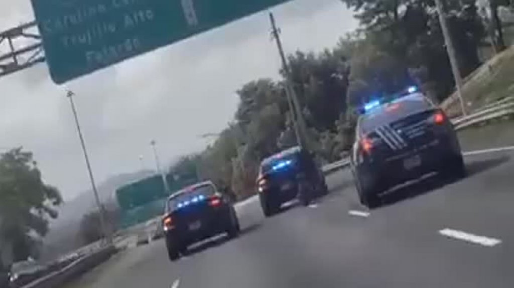  Video en vivo: Persecuci&oacute;n de polic&iacute;as a &ldquo;Chamaquitos&rdquo; en motoritas en la Baldorioty 