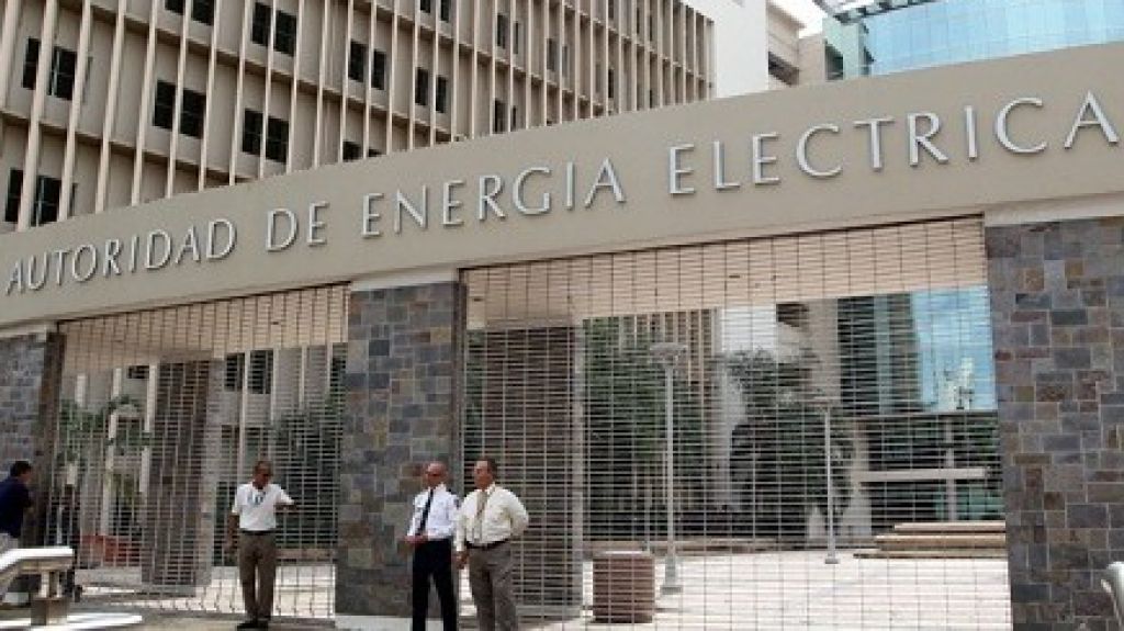  A salvo empleos de trabajadores AEE, seg&uacute;n V&iacute;ctor Pares 