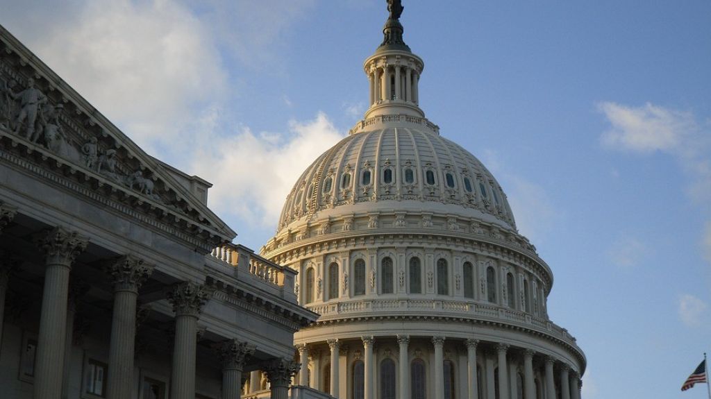  Acogen enmienda de Jenniffer Gonz&aacute;lez sobre flexibilizaci&oacute;n a reglamentaci&oacute;n de carga a&eacute;rea 