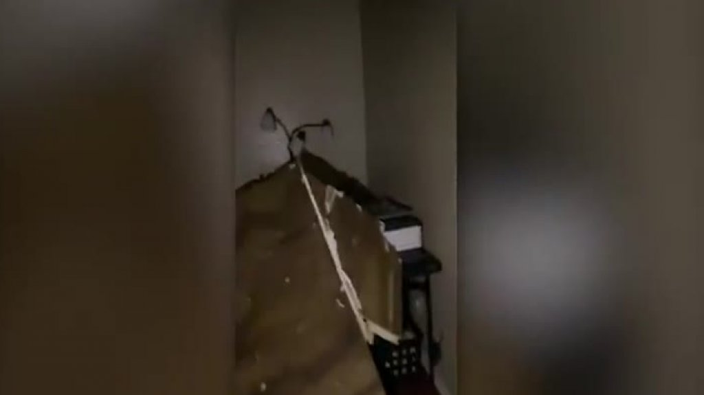  Video: Hombre en Louisiana utiliza dos colchones para protegerse del hurac&aacute;n Laura 