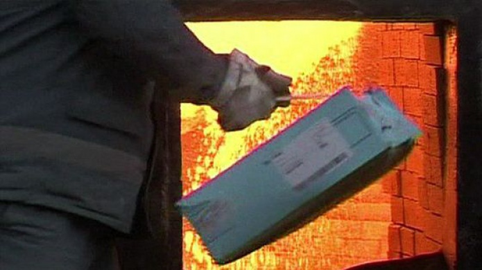 Rusia incinera alimentos importados de Europa como represalia por sanciones