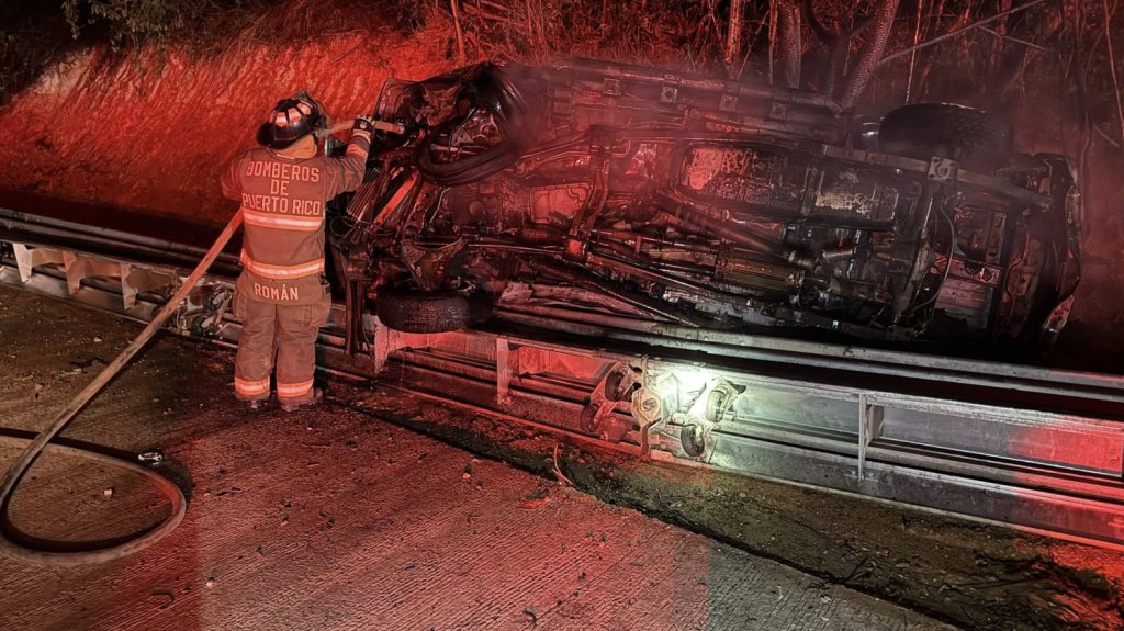  Fotos: Un Conductor muerto al chocar con valla en Fajardo 