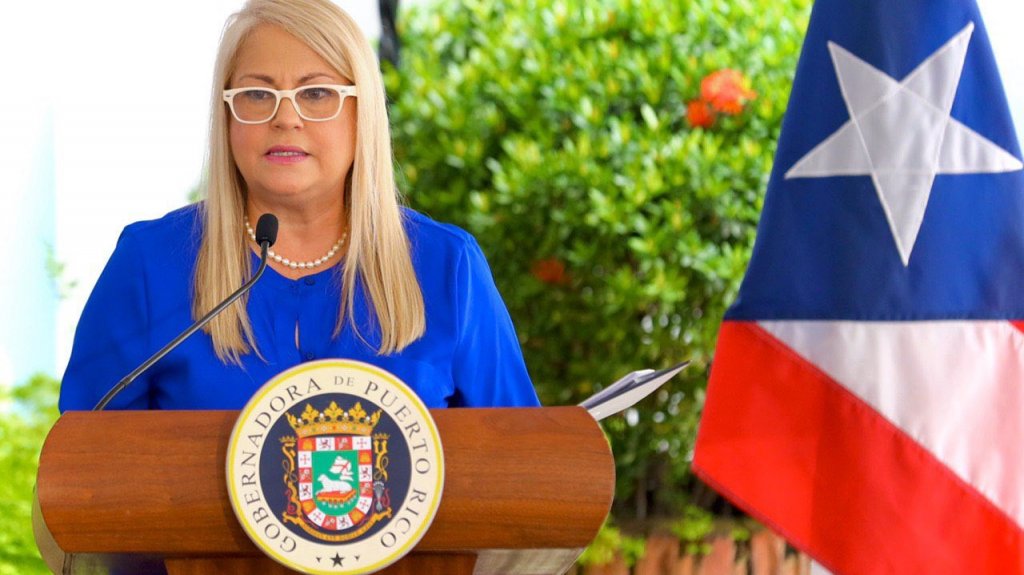  Gobernadora firma medida que restringe emisi&oacute;n de deuda futura 