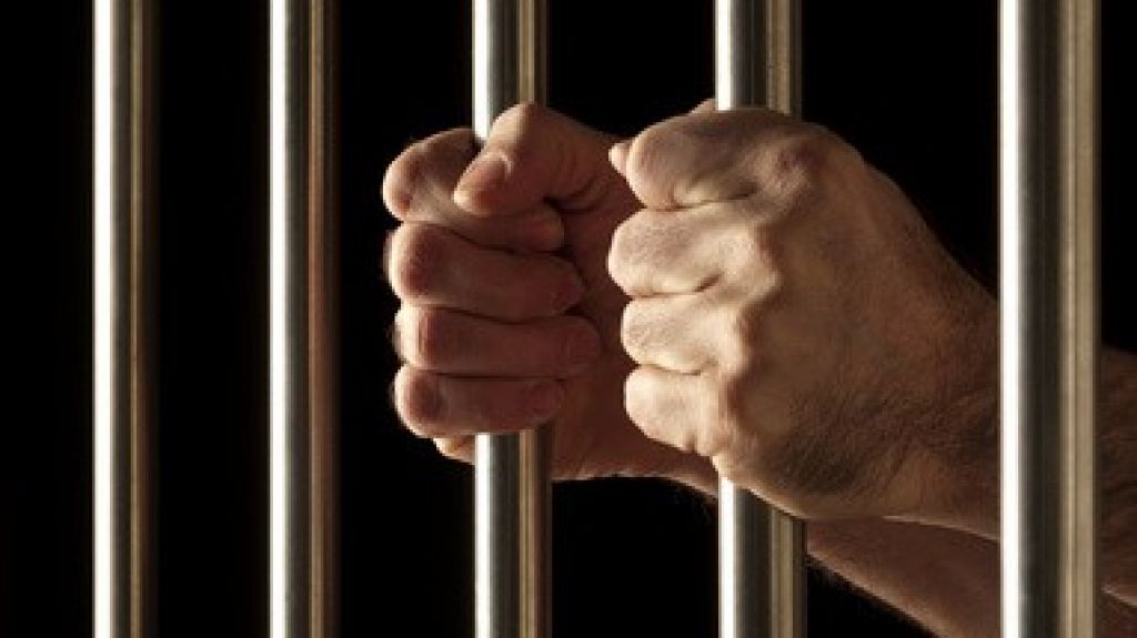  Radican cargos criminales contra hombre que agredi&oacute; a polic&iacute;a en Arecibo 