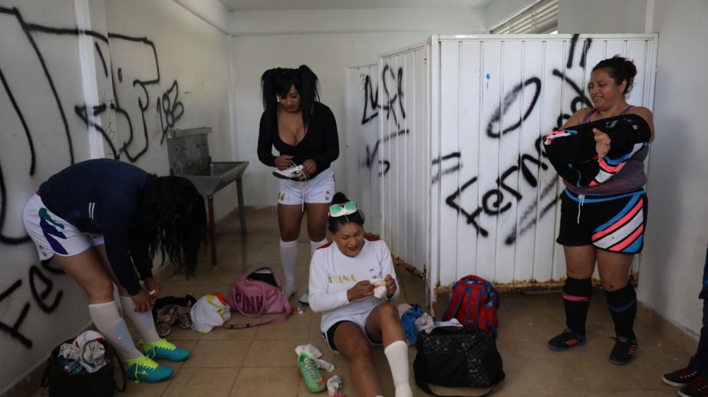  Mujeres trans y polic&iacute;as se enfrentan en torneo de f&uacute;tbol en M&eacute;xico 