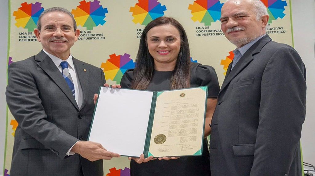  Bajo el lemaConstruimos entregan proclama Octubre, Mes del Cooperativismo 