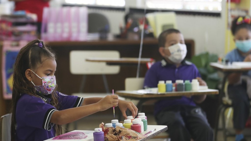  Las clases ser&aacute;n presenciales, pero con plan B, dice secretario de Educaci&oacute;n 